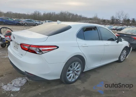 2020 Toyota Camry Le z USA, uszkodzony, nr VIN 4T1C11AK1LU918350